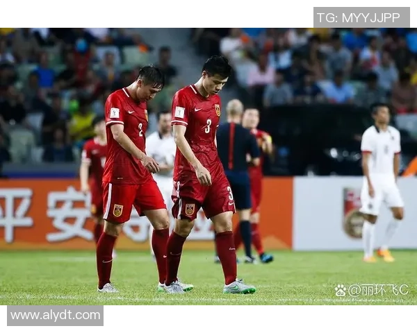 足球明星背后的辛勤付出与艰苦训练瞬间展现荣耀之路 足球明星背后的辛勤付出与艰苦训练瞬间展现荣耀之路